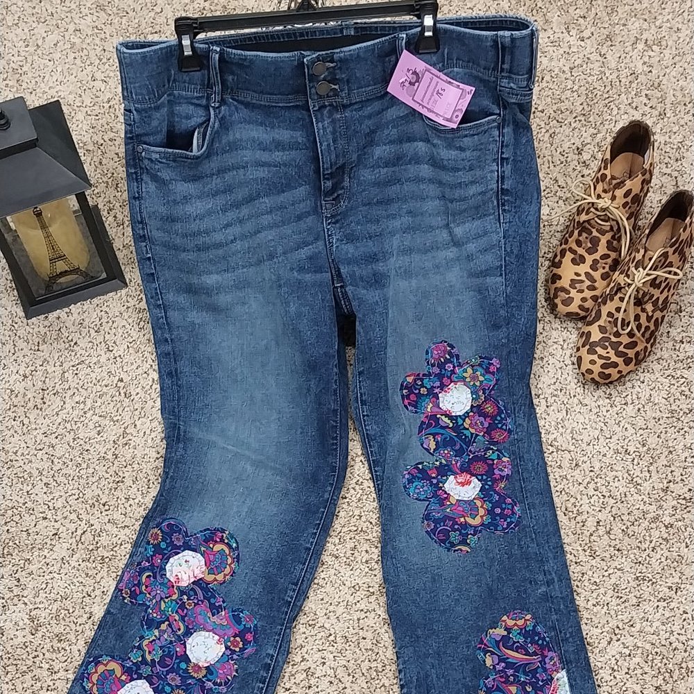 2913 Size 18s Apt. 9 Curvy Bootcut Upcycled Appliqued With Corduroy Flowers - Picture 2 of 9